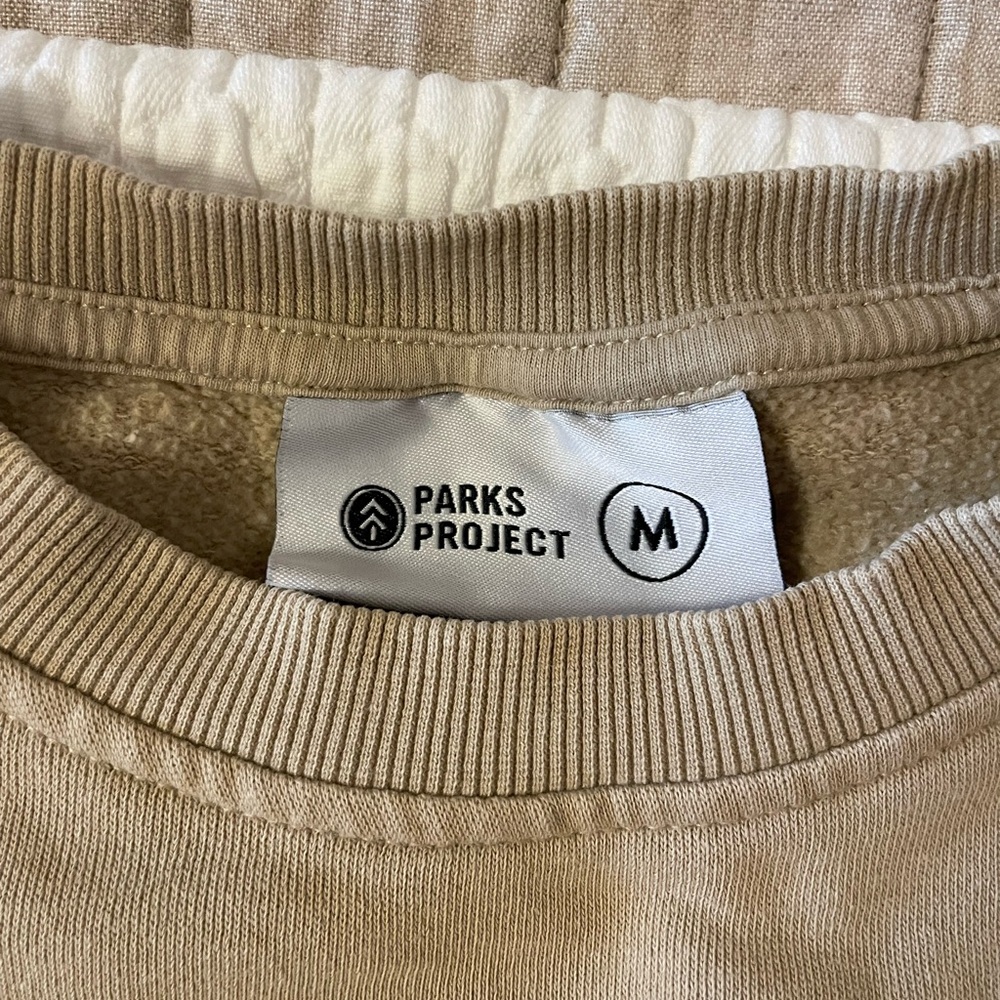 Parks Project Unisex - National Parks 90s Crewneck Sweater in khaki - Picture 4 of 4